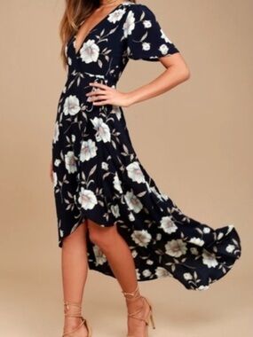 Lulu’s Wrap Midi Dress - White Flower Print